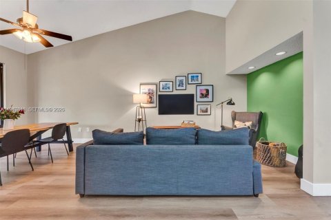 Condo in Plantation, Florida, 2 bedrooms  № 2003902 - photo 15