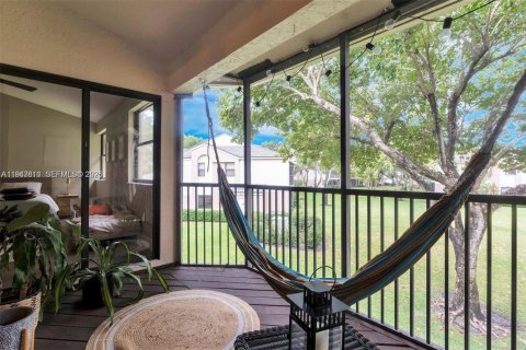 Condo in Plantation, Florida, 2 bedrooms  № 2003902 - photo 30