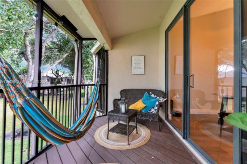 Condo in Plantation, Florida, 2 bedrooms  № 2003902 - photo 26