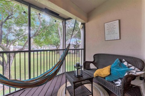 Condo in Plantation, Florida, 2 bedrooms  № 2003902 - photo 28
