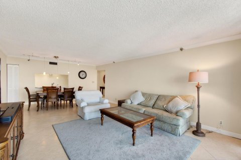 Condo in Highland Beach, Florida, 2 bedrooms № 2262342 - photo 11