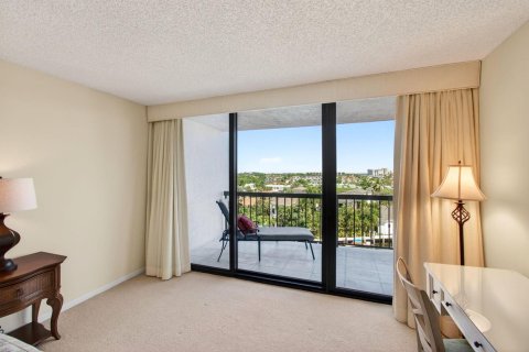 Condo in Highland Beach, Florida, 2 bedrooms № 2262342 - photo 20