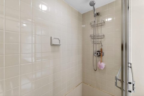 Condo in Highland Beach, Florida, 2 bedrooms № 2262342 - photo 30