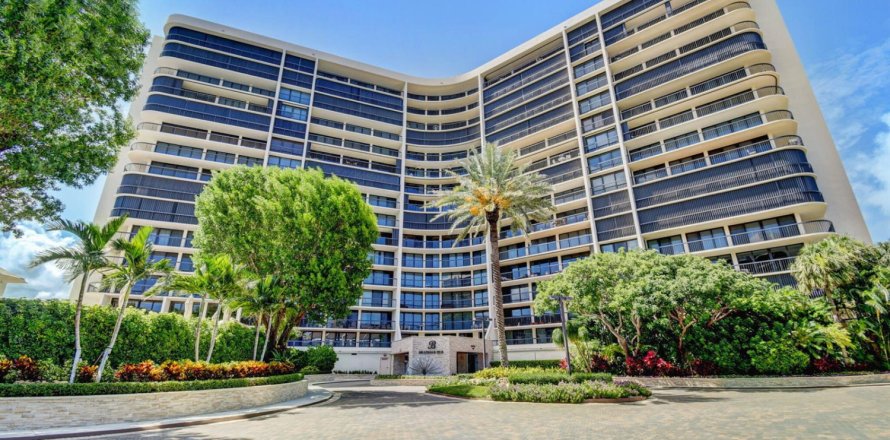 Condo in Highland Beach, Florida, 2 bedrooms № 2262342