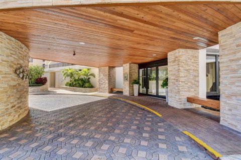 Condo in Highland Beach, Florida, 2 bedrooms № 2262342 - photo 3