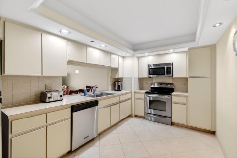 Condo in Highland Beach, Florida, 2 bedrooms № 2262342 - photo 14