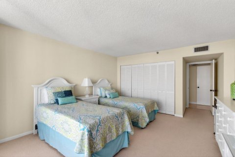 Condo in Highland Beach, Florida, 2 bedrooms № 2262342 - photo 28