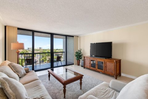 Condo in Highland Beach, Florida, 2 bedrooms № 2262342 - photo 8