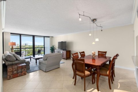 Condo in Highland Beach, Florida, 2 bedrooms № 2262342 - photo 6