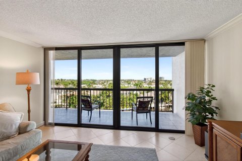 Condo in Highland Beach, Florida, 2 bedrooms № 2262342 - photo 16