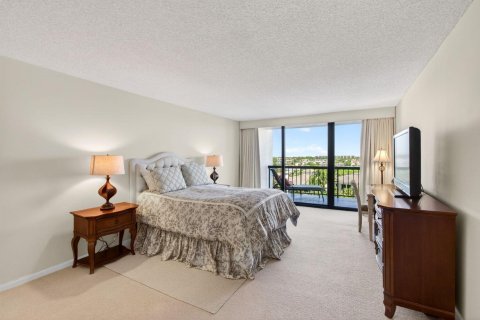 Condo in Highland Beach, Florida, 2 bedrooms № 2262342 - photo 17