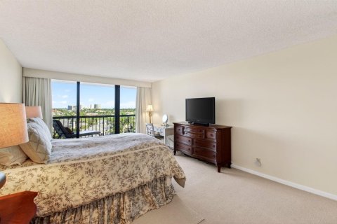 Condo in Highland Beach, Florida, 2 bedrooms № 2262342 - photo 18