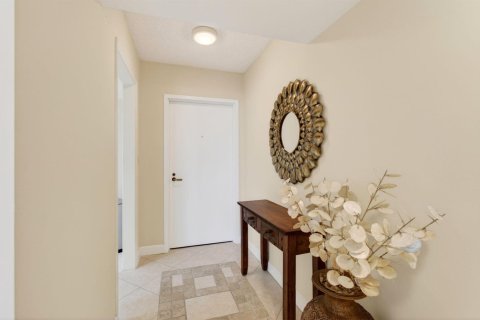 Condo in Highland Beach, Florida, 2 bedrooms № 2262342 - photo 5