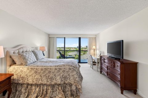 Condo in Highland Beach, Florida, 2 bedrooms № 2262342 - photo 19