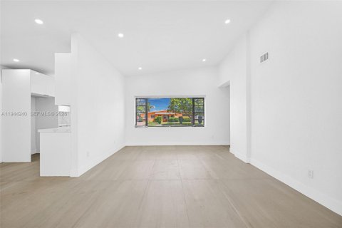 Casa en venta en Miami Gardens, Florida, 3 dormitorios, 149.48 m2 № 2000676 - foto 9