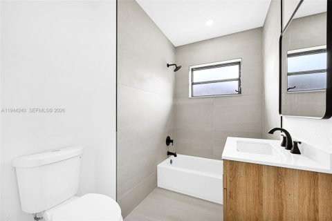 Casa en venta en Miami Gardens, Florida, 3 dormitorios, 149.48 m2 № 2000676 - foto 26