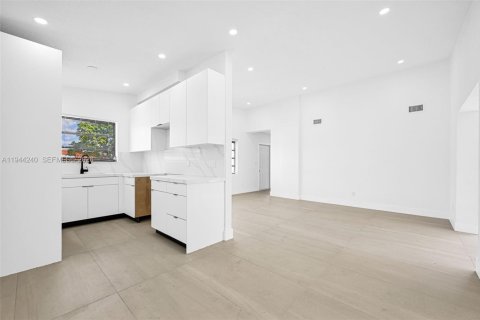 Casa en venta en Miami Gardens, Florida, 3 dormitorios, 149.48 m2 № 2000676 - foto 11