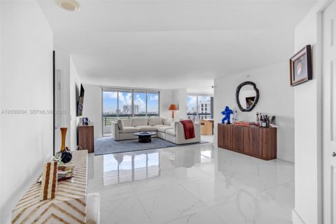 Copropriété à vendre à Aventura, Floride: 2 chambres, 136.01 m2 № 2186313 - photo 2