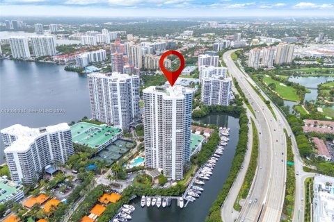 Condo à Aventura, Floride, 2 chambres  № 2186313