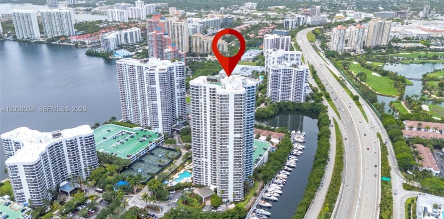 Condo à Aventura, Floride, 2 chambres  № 2186313