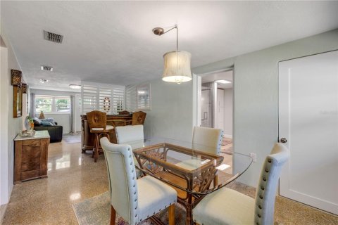 House in New Smyrna Beach, Florida 2 bedrooms, 135.73 sq.m. № 1642829 - photo 20