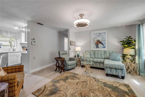 House in New Smyrna Beach, Florida 2 bedrooms, 135.73 sq.m. № 1642829 - photo 12