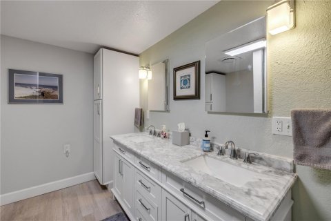 House in New Smyrna Beach, Florida 2 bedrooms, 135.73 sq.m. № 1642829 - photo 22