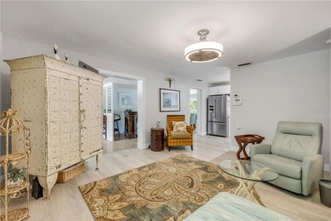 House in New Smyrna Beach, Florida 2 bedrooms, 135.73 sq.m. № 1642829 - photo 13