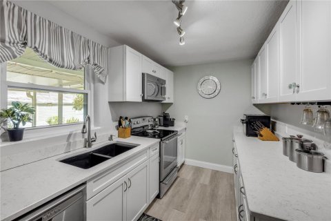 House in New Smyrna Beach, Florida 2 bedrooms, 135.73 sq.m. № 1642829 - photo 15