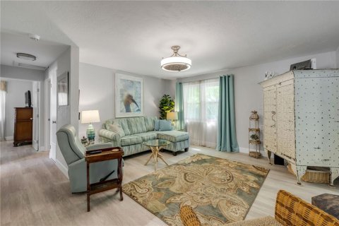 House in New Smyrna Beach, Florida 2 bedrooms, 135.73 sq.m. № 1642829 - photo 10