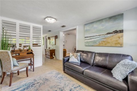 House in New Smyrna Beach, Florida 2 bedrooms, 135.73 sq.m. № 1642829 - photo 6