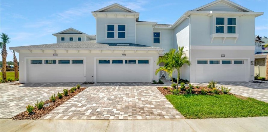 Townhouse in Wesley Chapel, Florida 3 bedrooms, 198.07 sq.m. № 2379662