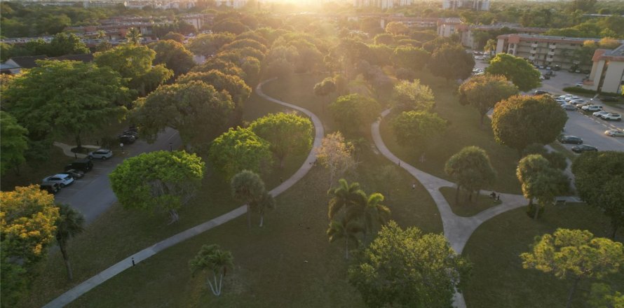 Condo in Lauderhill, Florida, 2 bedrooms  № 1117746