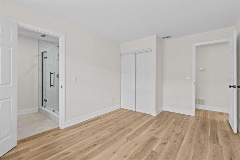 House in Largo, Florida 3 bedrooms, 183.67 sq.m. № 1819093 - photo 24