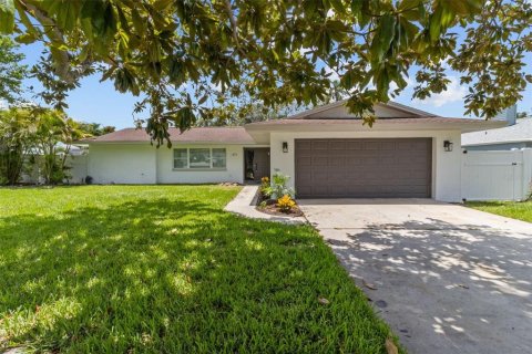 House in Largo, Florida 3 bedrooms, 183.67 sq.m. № 1819093 - photo 1