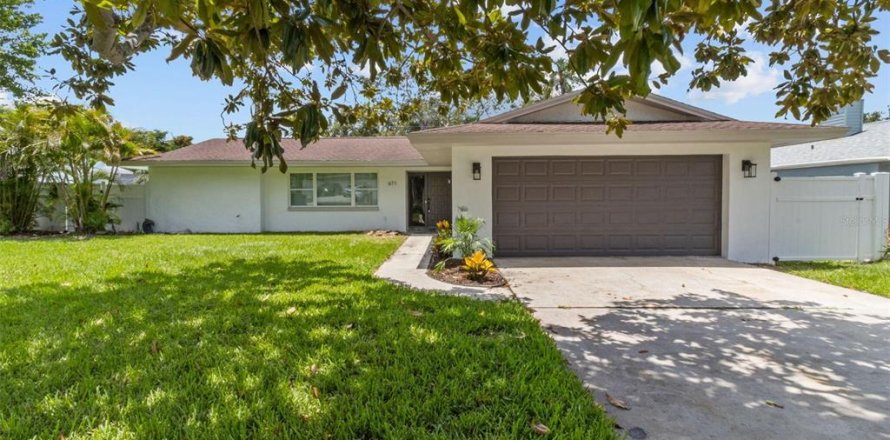 House in Largo, Florida 3 bedrooms, 183.67 sq.m. № 1819093