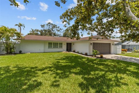 House in Largo, Florida 3 bedrooms, 183.67 sq.m. № 1819093 - photo 2