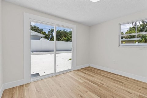 House in Largo, Florida 3 bedrooms, 183.67 sq.m. № 1819093 - photo 11