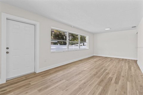 House in Largo, Florida 3 bedrooms, 183.67 sq.m. № 1819093 - photo 8