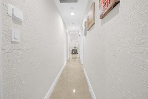 Casa en venta en South Miami, Florida, 3 dormitorios, 200.67 m2 № 2169644 - foto 18