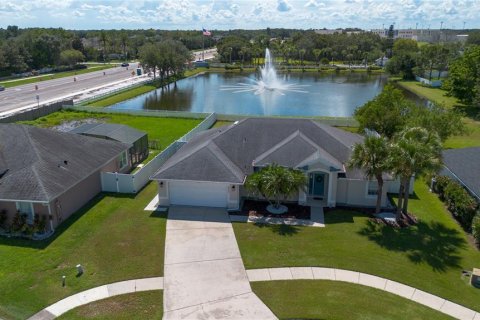 Casa en venta en Kissimmee, Florida, 4 dormitorios, 155.7 m2 № 1917097 - foto 1