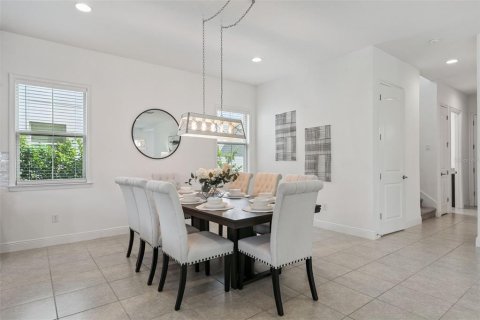 Villa ou maison à louer à Orlando, Floride: 5 chambres, 310.2 m2 № 2407131 - photo 4