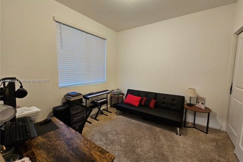 Снять в аренду таунхаус в Хомстед, Флорида 4 спальни, 127.65м2, № 1926000 - фото 3