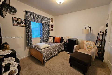 Снять в аренду таунхаус в Хомстед, Флорида 4 спальни, 127.65м2, № 1926000 - фото 18