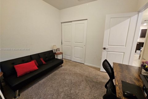 Снять в аренду таунхаус в Хомстед, Флорида 4 спальни, 127.65м2, № 1926000 - фото 4