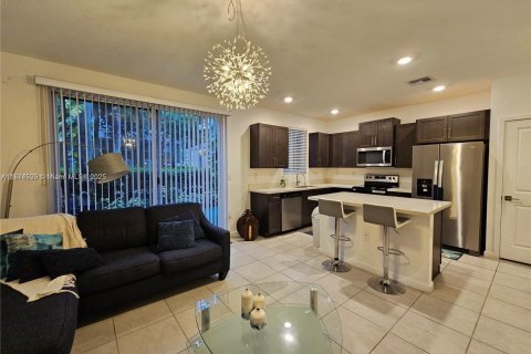 Снять в аренду таунхаус в Хомстед, Флорида 4 спальни, 127.65м2, № 1926000 - фото 13