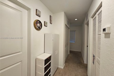 Снять в аренду таунхаус в Хомстед, Флорида 4 спальни, 127.65м2, № 1926000 - фото 15