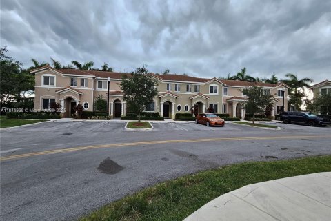 Снять в аренду таунхаус в Хомстед, Флорида 4 спальни, 127.65м2, № 1926000 - фото 27