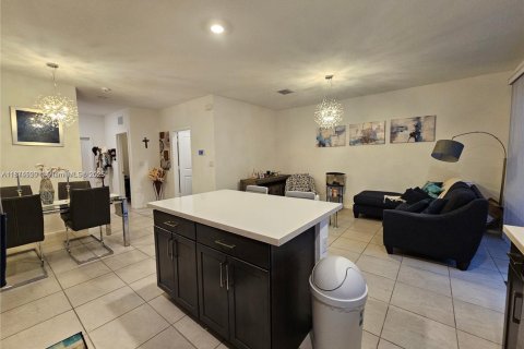 Снять в аренду таунхаус в Хомстед, Флорида 4 спальни, 127.65м2, № 1926000 - фото 11