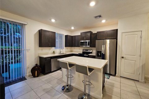 Снять в аренду таунхаус в Хомстед, Флорида 4 спальни, 127.65м2, № 1926000 - фото 10